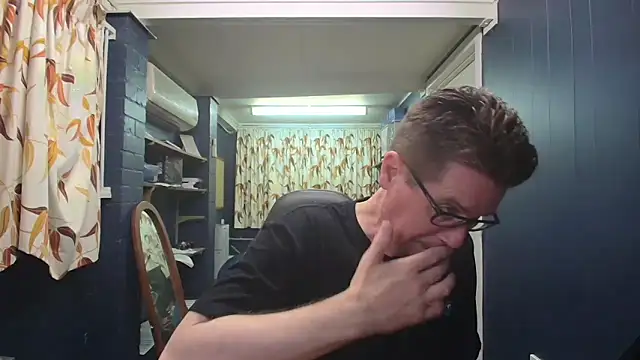 Snapshot of tilobinder chatting on 10-12-25, 01:23 tilobinder online show from 10-12-25, 01:23