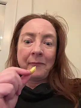 Snapshot of LouiseTswing chatting on 01-03-25, 04:06 LouiseTswing online show from 01-03-25, 04:06