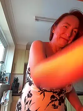 Snapshot of LouiseTswing chatting on 10-03-25, 11:12 LouiseTswing online show from 10-03-25, 11:12