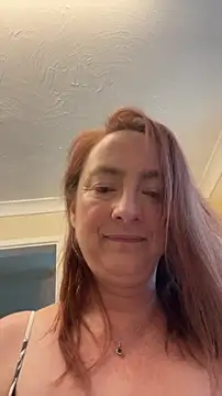 Snapshot of LouiseTswing chatting on 10-10-25, 10:49 LouiseTswing online show from 10-10-25, 10:49