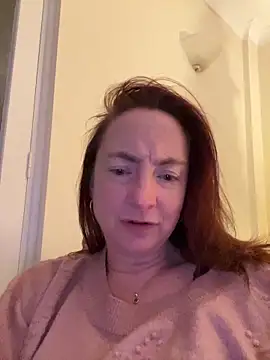 Snapshot of LouiseTswing chatting on 12-30-24, 08:25 LouiseTswing online show from 12-30-24, 08:25