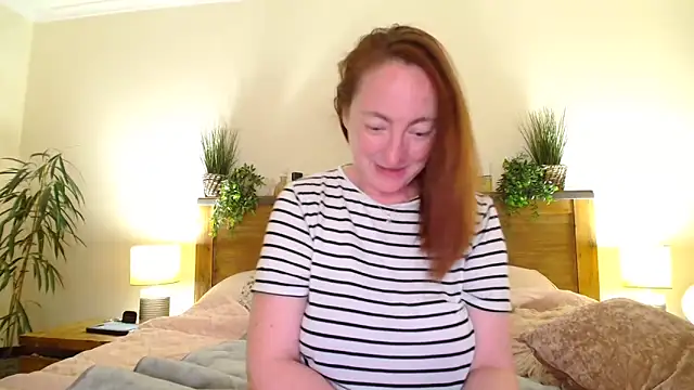 Snapshot of LouiseTswing chatting on 03-13-25, 08:11 LouiseTswing online show from 03-13-25, 08:11