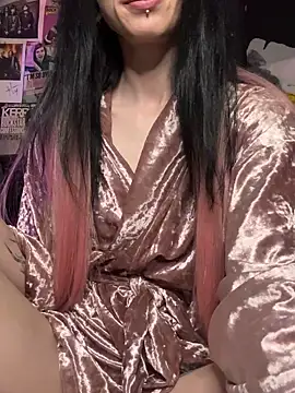 MissMidnightUK online show from 04-24-26, 12:01