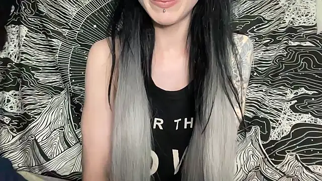 Snapshot of MissMidnightUK chatting on 02-16-25, 11:39 MissMidnightUK online show from 02-16-25, 11:39