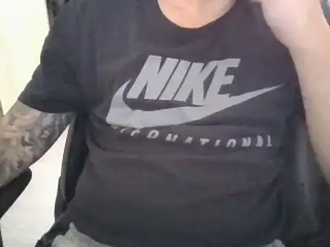 Snapshot of realityyshowww chatting on 10-20-25, 03:23 realityyshowww online show from 10-20-25, 03:23