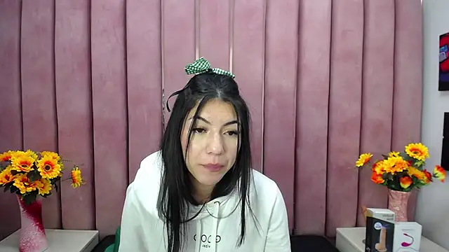 Snapshot of Poly_Sasha_ chatting on 03-18-25, 06:28 Poly Sasha online show from 03-18-25, 06:28