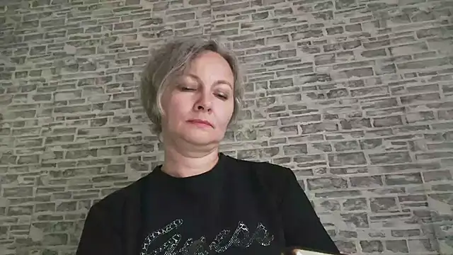 EdithManning online show from 10-31-25, 07:05