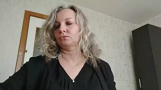 EdithManning online show from 05-11-26, 02:45