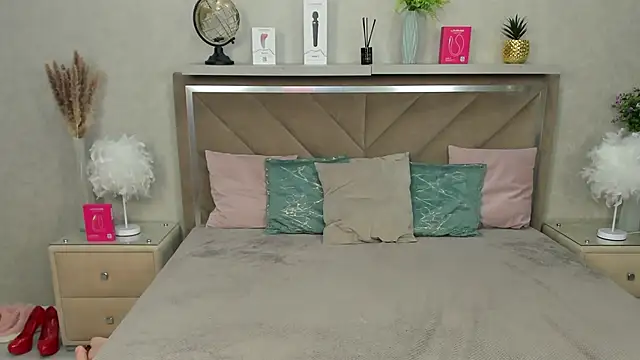 MiaKarlos online show from 06-19-26, 01:22