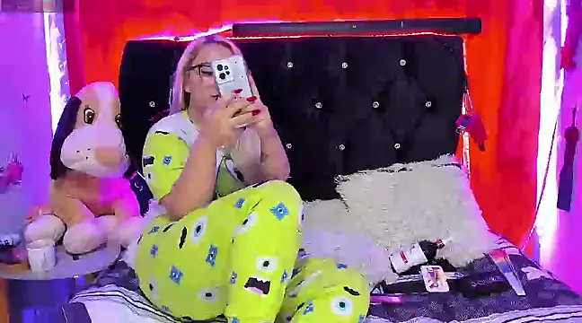 katieeandsharonn online show from 02-07-25, 07:29