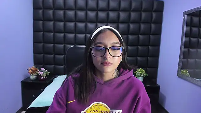 Miaa Thopmson online show from 12-20-25, 01:52