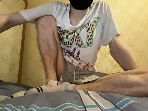 Snapshot of HappyCake chatting on 12-17-24, 06:53 HappyCake online show from 12-17-24, 06:53