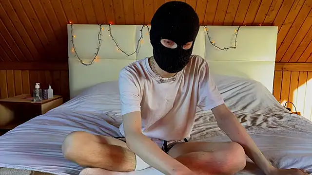 Snapshot of HappyCake chatting on 10-08-25, 11:12 HappyCake online show from 10-08-25, 11:12