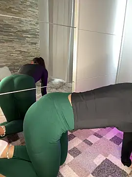 Snapshot of LeonieLindner chatting on 01-12-25, 12:23 LeonieLindner online show from 01-12-25, 12:23