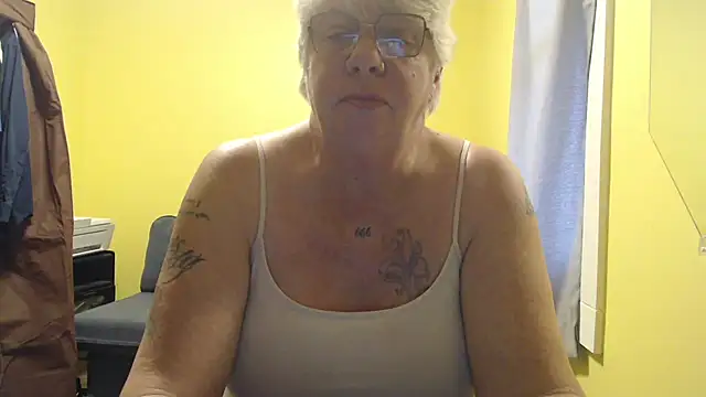 canadiancougar1965 online show from 11-16-25, 01:16