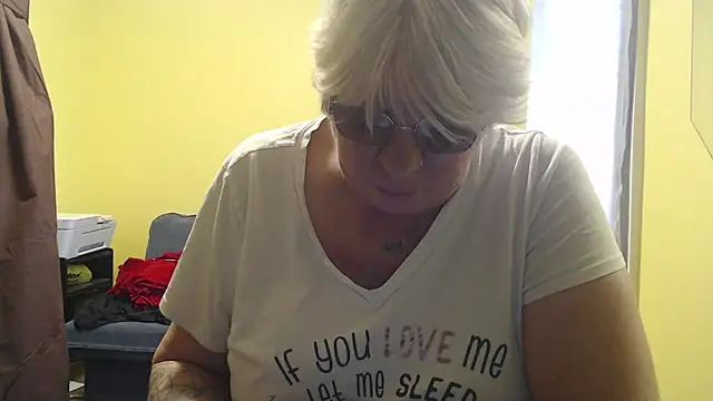 canadiancougar1965 online show from 12-15-25, 04:02