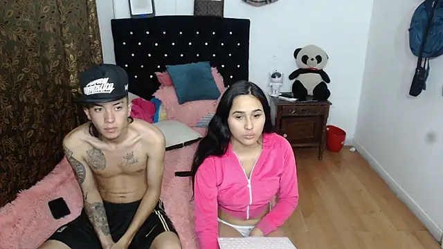 Snapshot of Kitty_and_jake chatting on 02-19-25, 04:12 Kitty and jake online show from 02-19-25, 04:12