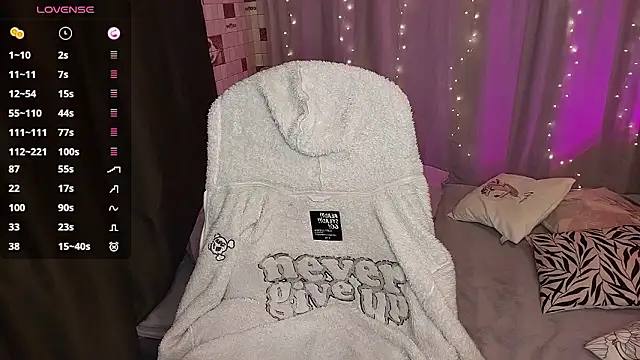 sophie  lee online show from 01-17-26, 04:32