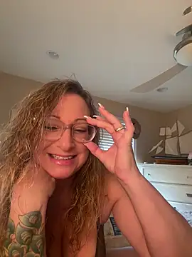 Snapshot of Aleesa_milfxo chatting on 01-01-25, 05:33 Aleesa milfxo online show from 01-01-25, 05:33