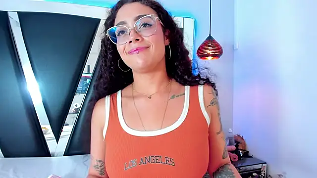 Snapshot of antonelllepiercee chatting on 03-17-25, 02:34 antonelllepiercee online show from 03-17-25, 02:34