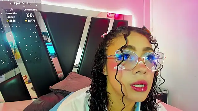 Snapshot of antonelllepiercee chatting on 09-12-25, 11:32 antonelllepiercee online show from 09-12-25, 11:32