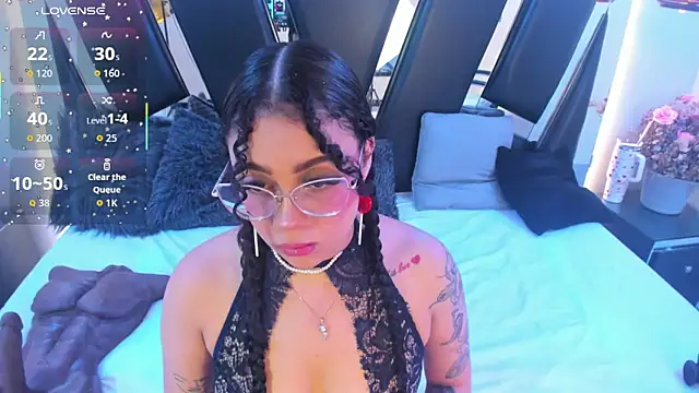 Snapshot of antonelllepiercee chatting on 11-26-25, 11:21 antonelllepiercee online show from 11-26-25, 11:21