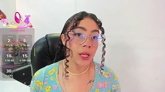 Snapshot of antonelllepiercee chatting on 10-09-25, 11:33 antonelllepiercee online show from 10-09-25, 11:33