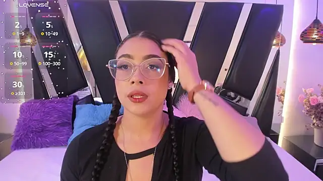 Snapshot of antonelllepiercee chatting on 10-02-25, 11:35 antonelllepiercee online show from 10-02-25, 11:35