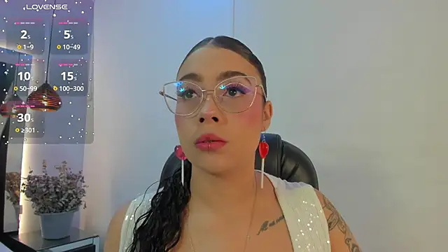 Snapshot of antonelllepiercee chatting on 09-20-25, 11:37 antonelllepiercee online show from 09-20-25, 11:37