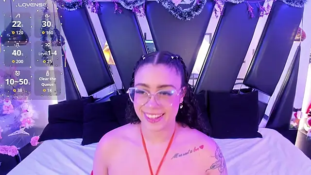 Snapshot of antonelllepiercee chatting on 12-17-25, 11:15 antonelllepiercee online show from 12-17-25, 11:15