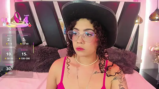 Snapshot of antonelllepiercee chatting on 10-05-25, 10:50 antonelllepiercee online show from 10-05-25, 10:50