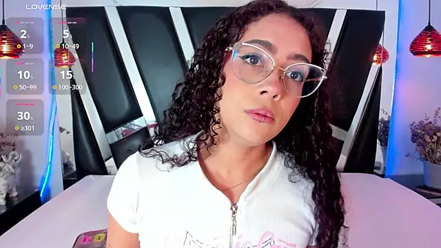 Snapshot of antonelllepiercee chatting on 03-22-25, 11:32 antonelllepiercee online show from 03-22-25, 11:32