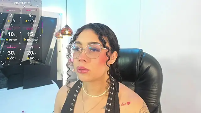 Snapshot of antonelllepiercee chatting on 11-30-25, 11:44 antonelllepiercee online show from 11-30-25, 11:44