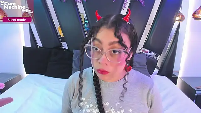 Snapshot of antonelllepiercee chatting on 01-08-26, 11:27 antonelllepiercee online show from 01-08-26, 11:27