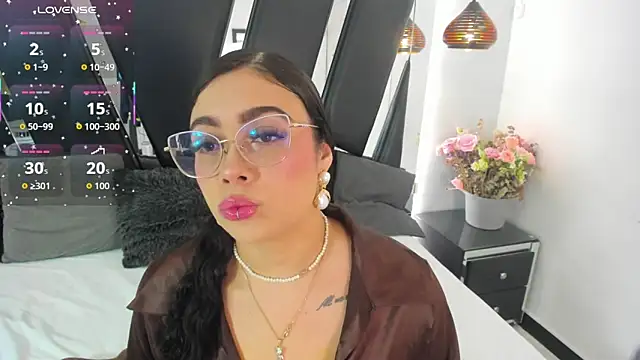 Snapshot of antonelllepiercee chatting on 11-28-25, 11:21 antonelllepiercee online show from 11-28-25, 11:21