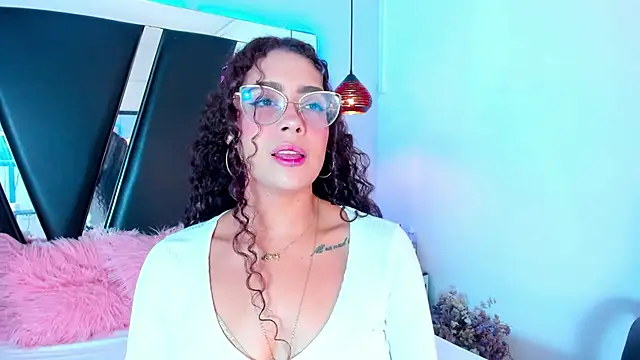 Snapshot of antonelllepiercee chatting on 03-20-25, 11:27 antonelllepiercee online show from 03-20-25, 11:27