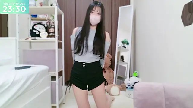 Snapshot of -SHIZUKU- chatting on 10-19-25, 02:31 -SHIZUKU- online show from 10-19-25, 02:31