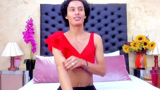 NahomiWhitel online show from 10-18-25, 01:24