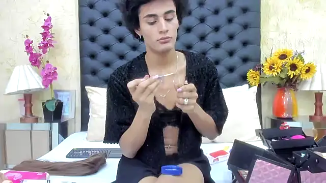 NahomiWhitel online show from 09-26-25, 03:30