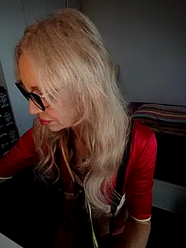 Mila Lovi online show from 11-17-25, 12:20