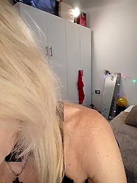 Mila Lovi online show from 04-19-26, 08:37