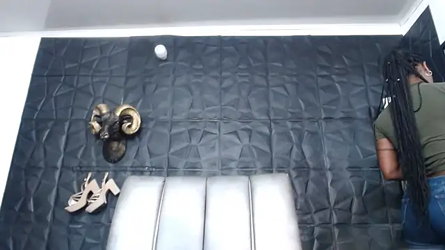 Hanna Fox 69 online show from 10-31-25, 08:22