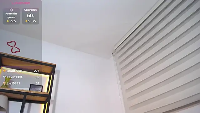 Snapshot of Lea_velle chatting on 03-20-25, 09:37 Lea velle online show from 03-20-25, 09:37