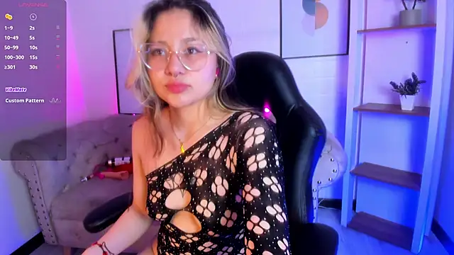 Aliiceyong online show from 03-15-25, 04:46