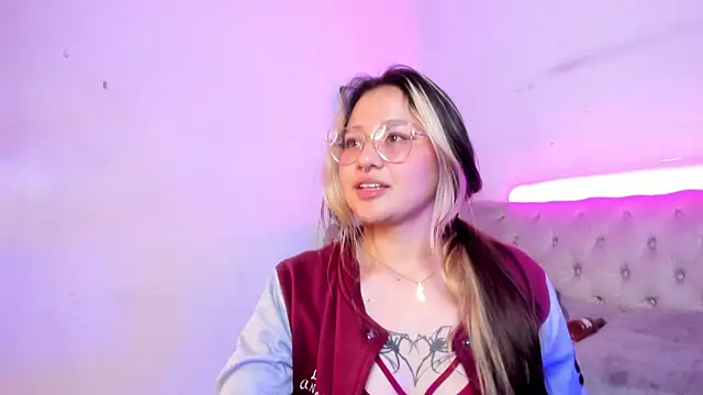 Aliiceyong online show from 03-19-25, 06:24