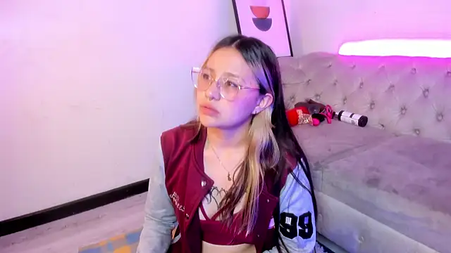 Aliiceyong online show from 03-19-25, 03:20