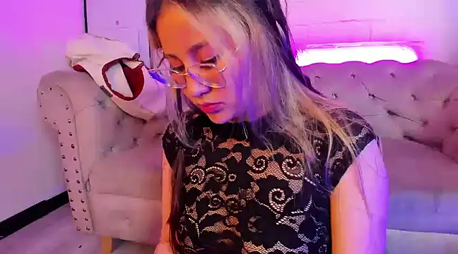 Aliiceyong online show from 02-14-25, 03:43