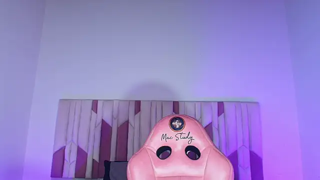 mia stanfort online show from 10-08-25, 07:14