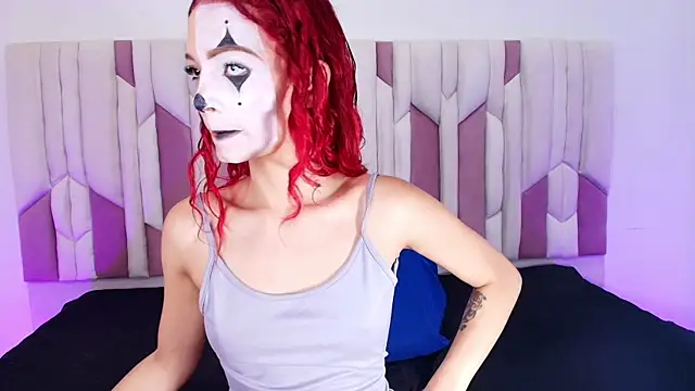 mia stanfort online show from 10-31-25, 07:10