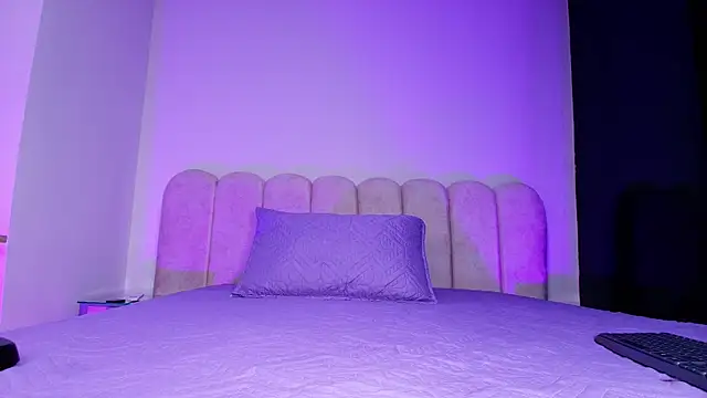 mia stanfort online show from 11-24-25, 07:14